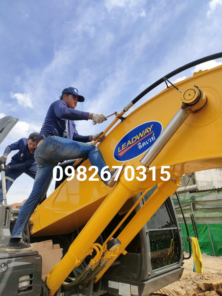 ขอบคุณลูกค้ากรุงเทพครับ ทีมTNC2 ส่งมอบงานเดินระบบไลน์2ทางSumitomo SH210พร้อมทด... 11 395709169 1517588125710126 9164402516812592147 n