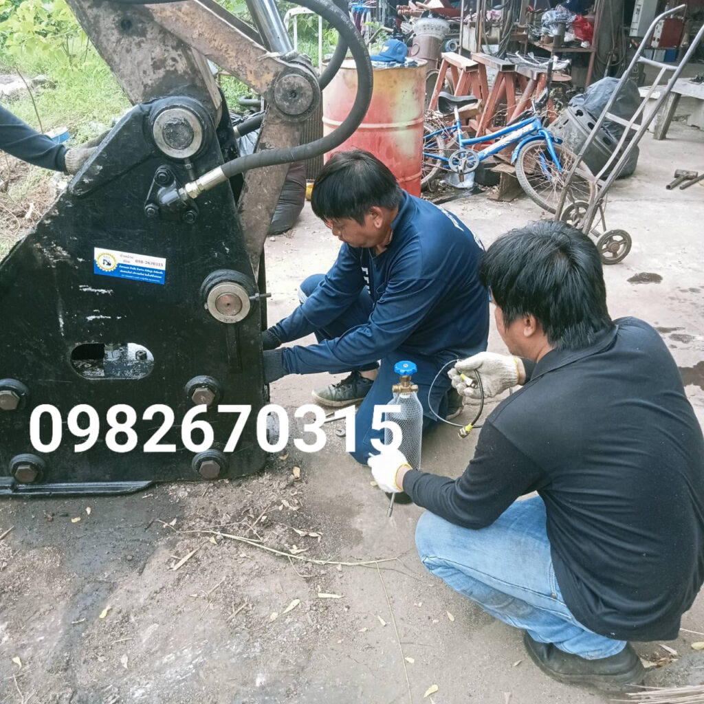 ขอบคุณลูกค้าปทุมธานีครับ ทีมTNC1 ส่งมอบงานติดตั้งหัวกระแทกFurukawa FX125 vs C... 17 400602191 1525234808278791 5416984583697021495 n