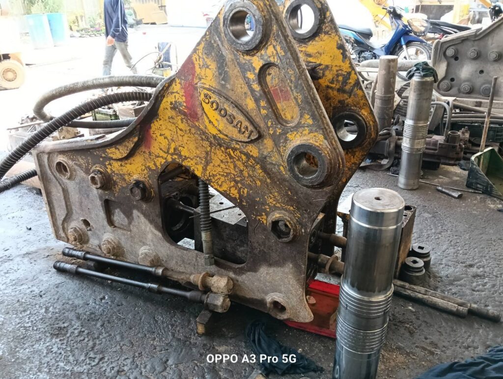 รับทุกงานบริการทุกท่านครับ ทีมTNC2 ส่งงานซ่อมหัวกระแทก
1.Soosan SB81 2.Volvo ... 16 475746372 1816253589176910 4201831162629986395 n