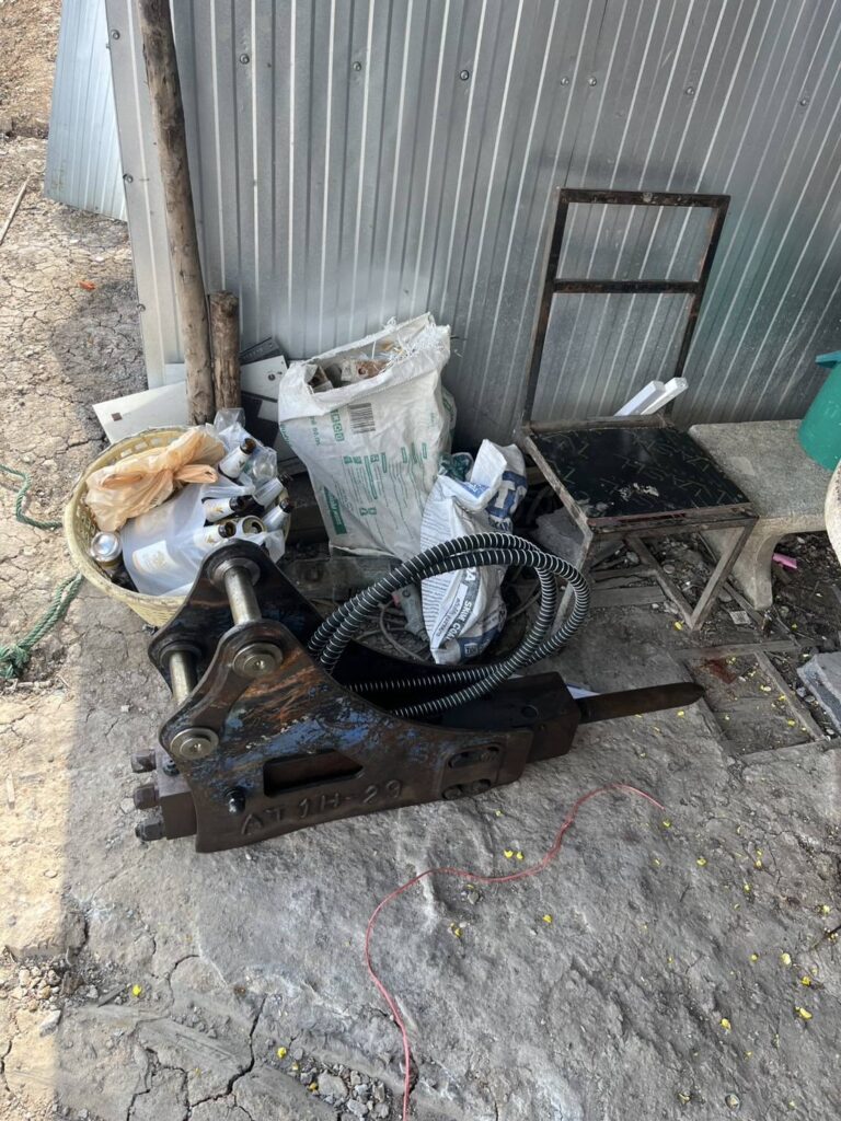 คุณธรรมนำการค้า
ทีม TNC3 ส่งมอบหัวกระแทกมือสองพร้อมใช้งานSB30 มาตรฐานทีมงานTNC ... 9 530833830 1970788590390075 5965857313994874218 n